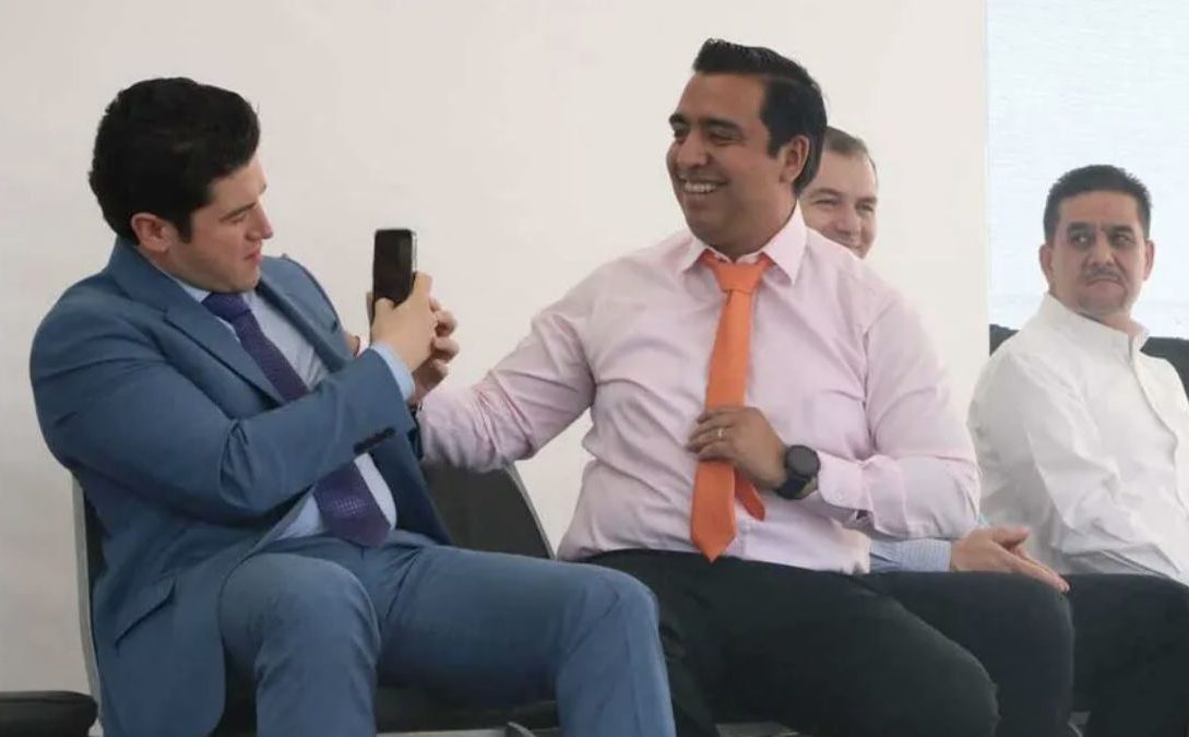 Jesús_nava_gasta_1.6_millones_en_remodelar_su_oficina - La Voz De La Experiencia
